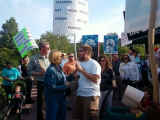 Teachers rally in Naperville, IL